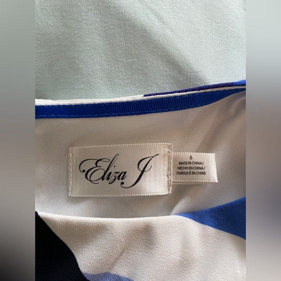 Eliza J short sleeve jersey dress, zip back. Super stretchy and comfortable! - Picture 3 of 3